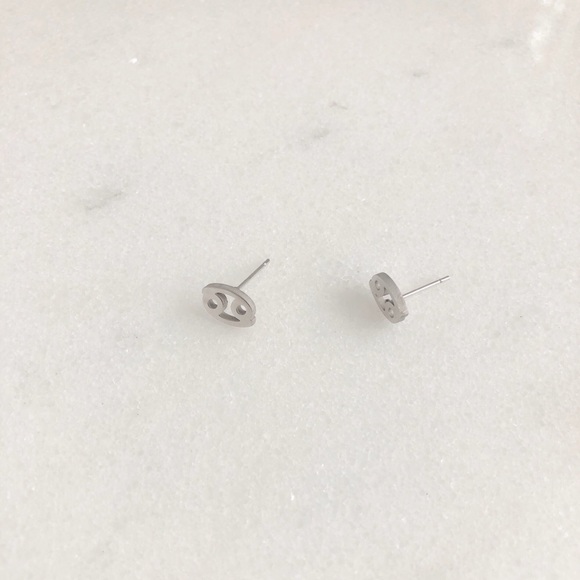 ♋️ Horoscope Stud Earrings - Picture 3 of 10